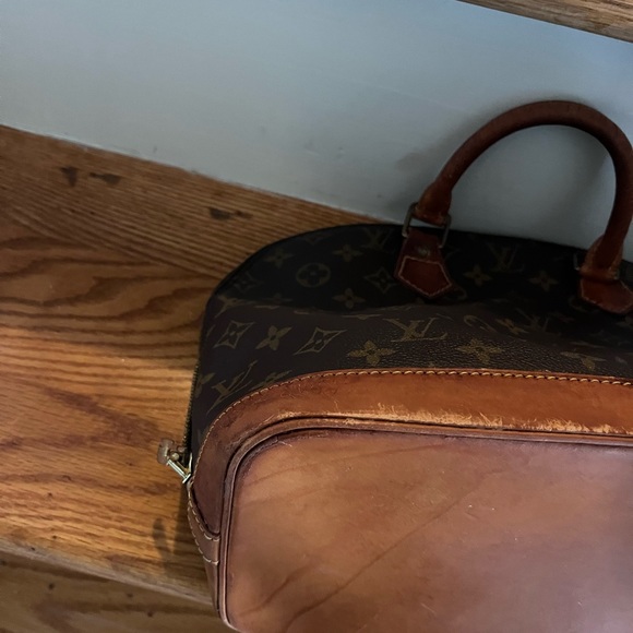 Louis Vuitton Alma PM Handbag Monogram - Picture 13 of 15